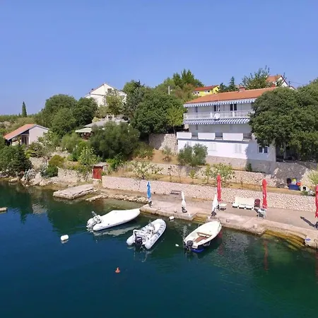 By Interhome Обровац