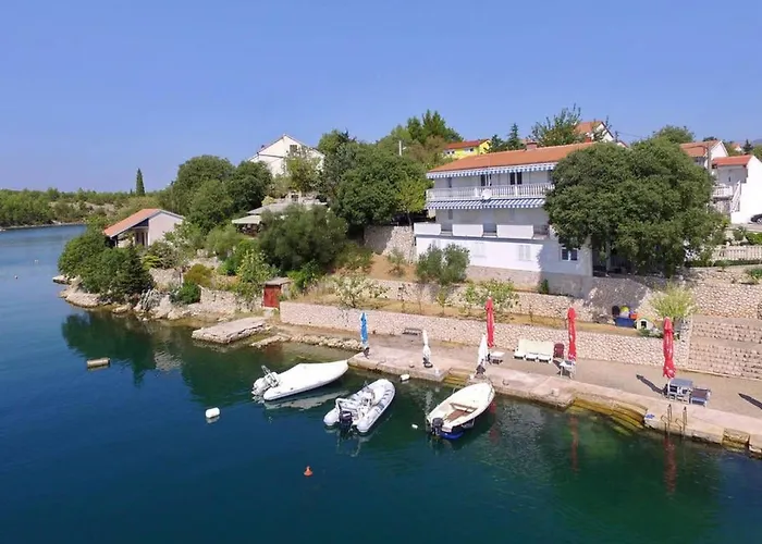 By Interhome Обровац