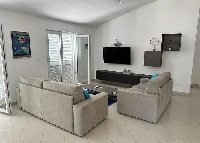 By Interhome Апартаменты Обровац